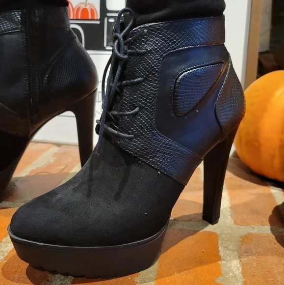 Jlo Vivah Black over the Knee Platform Boots with lace up front Size 7 1/2 M - Picture 10 of 16